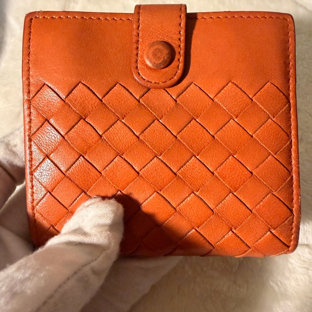 Bottega Veneta Intrecciato Nappa Leather compact wallet.